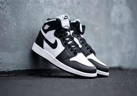 nike air jordan 1 mid schwarz weiß damen|michael jordan sneaker.